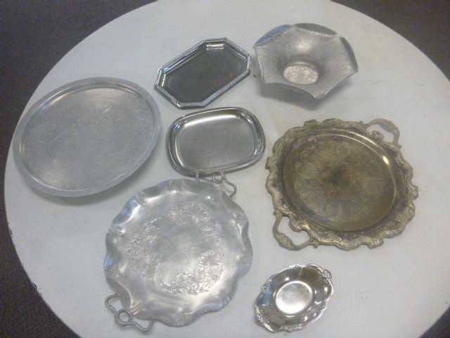 lot 292 image: Miscellaneous Metal Serving Trays
