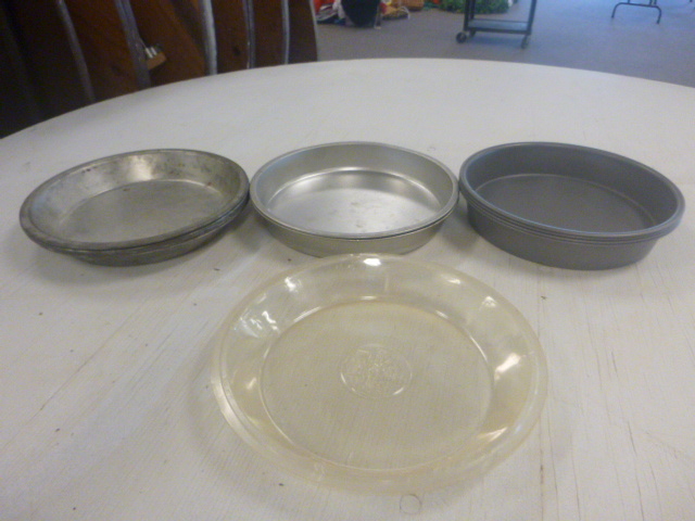 lot 298 image: Miscellaneous Pie and Cake Pans
