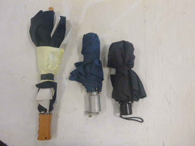 lot 313 image: 3 Umbrellas