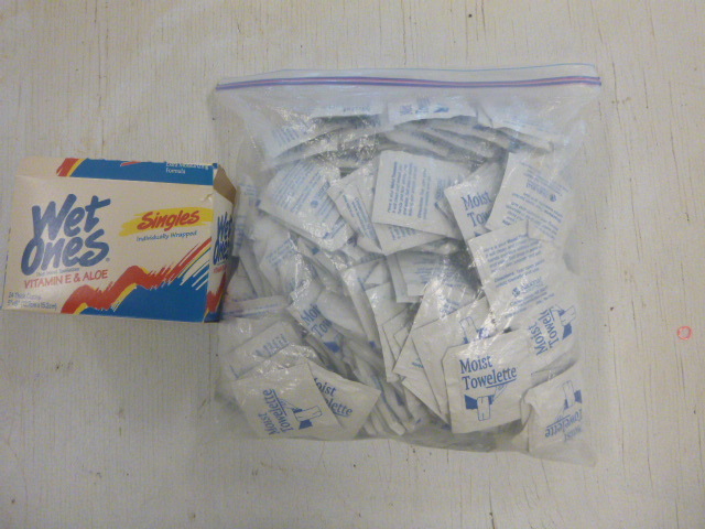 lot 316 image: Moist Towelettes