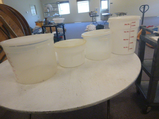 lot 326 image: 4 Food Storage Containers