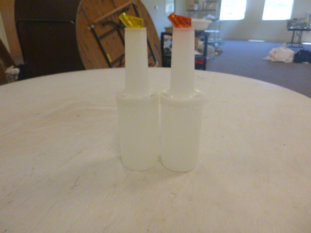 lot 327 image: 2 Containers for Liquids with Pourer