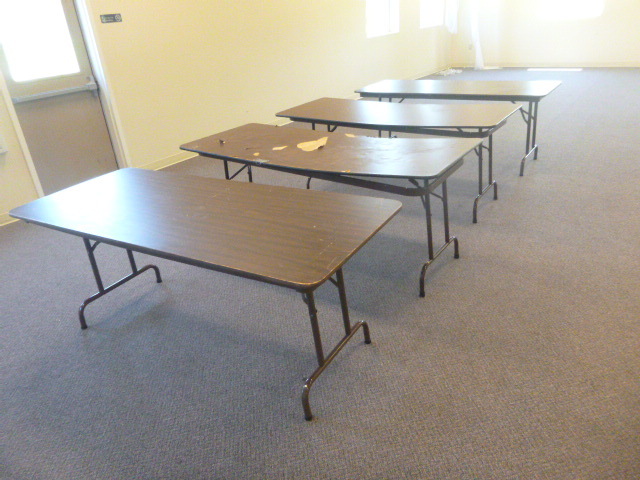 lot 355 image: 4 Folding Tables