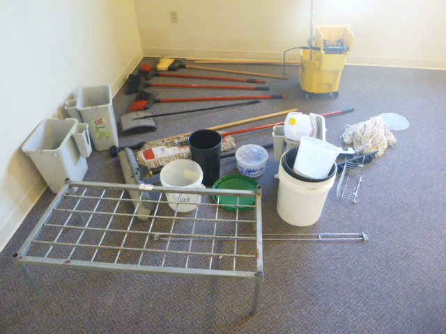 lot 365 image: Miscellaneous Janitor Supplies
