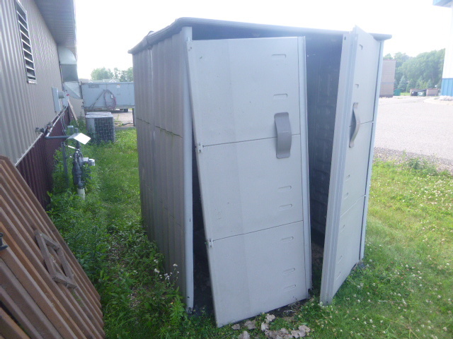 lot 379 image: Rubbermaid Shed with Floor