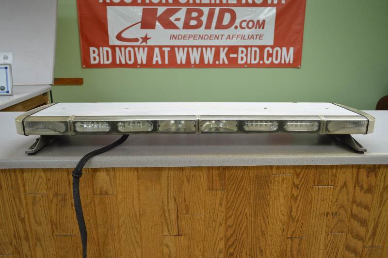 lot 1 image: Whelen LFL Liberty Light Bar (used)