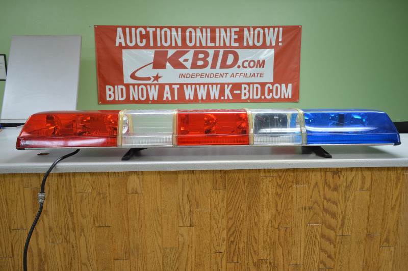 lot 2 image: Whelen Centurion Light Bar (used)