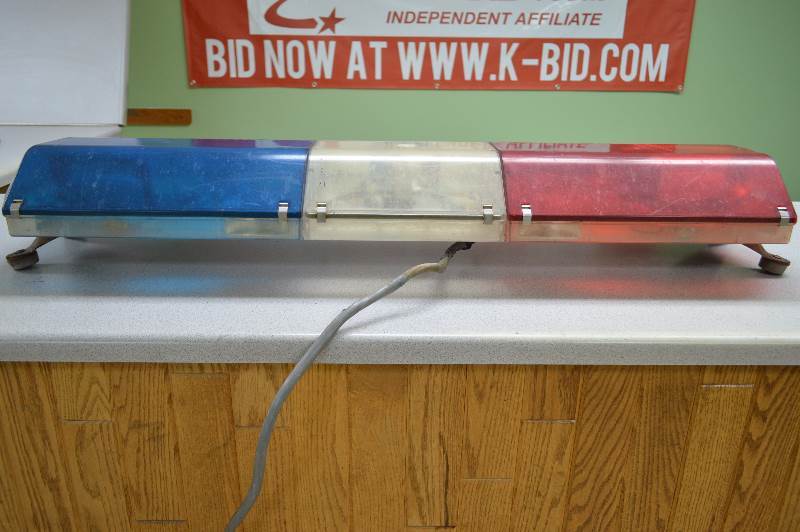 lot 3 image: Excalibur CODE 3 light bar (used)