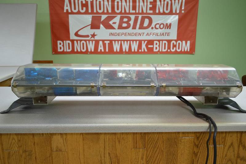 lot 5 image: Code 3 MX StrikeForce light bar (used)