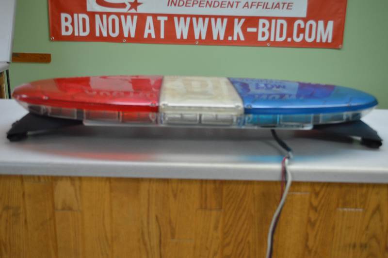 lot 8 image: Federal Signal Arjent S2 light bar