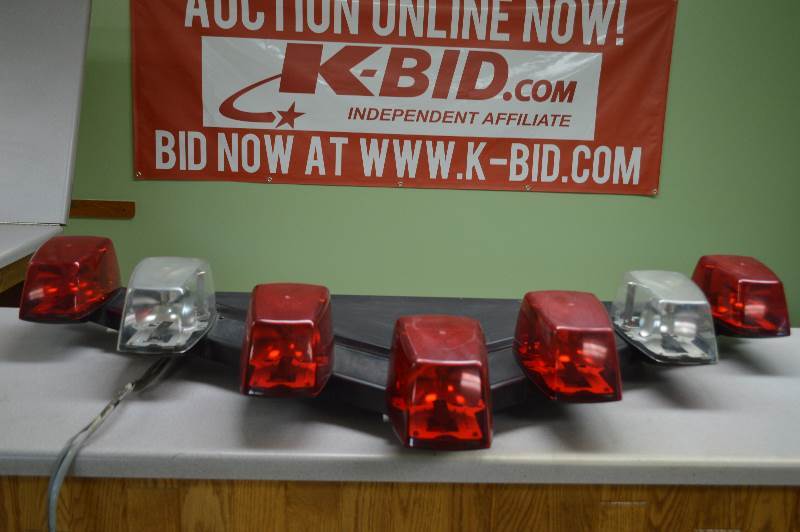 lot 9 image: Federal SAE-WW3-91 Vision light bar.