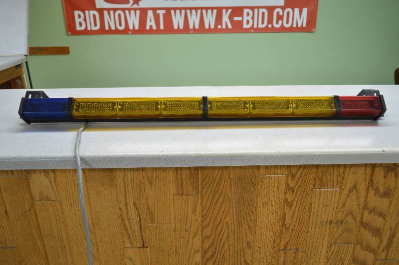lot 11 image: Traffic Advisor Assembly light bar