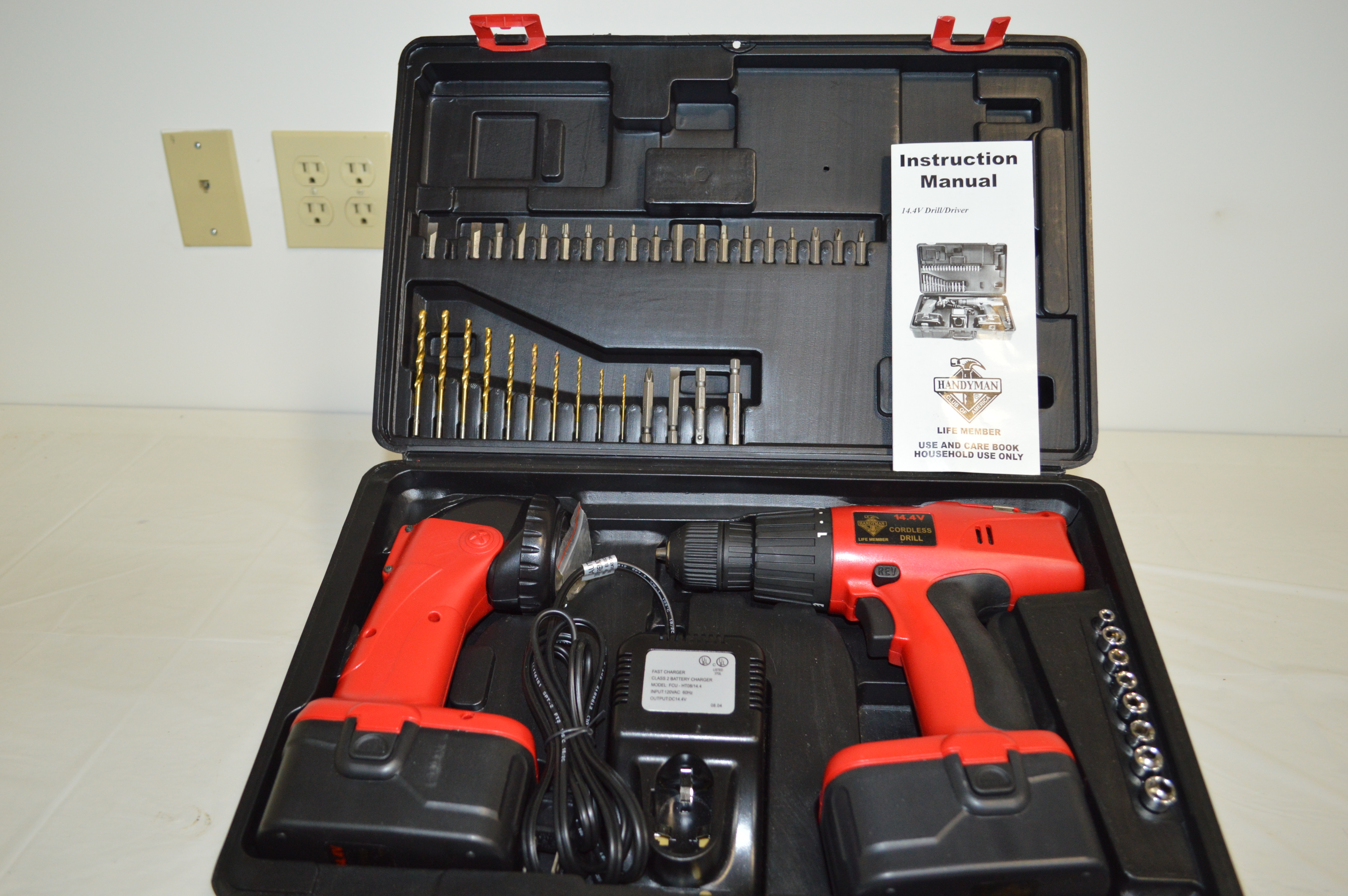 lot 22 image: Cordless drill kit 14.4 volt