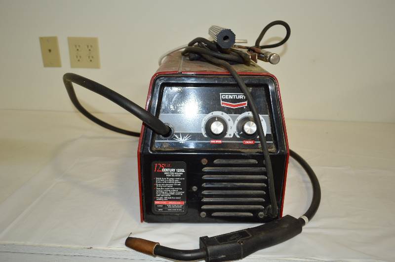 lot 27 image: Century wire feed welder