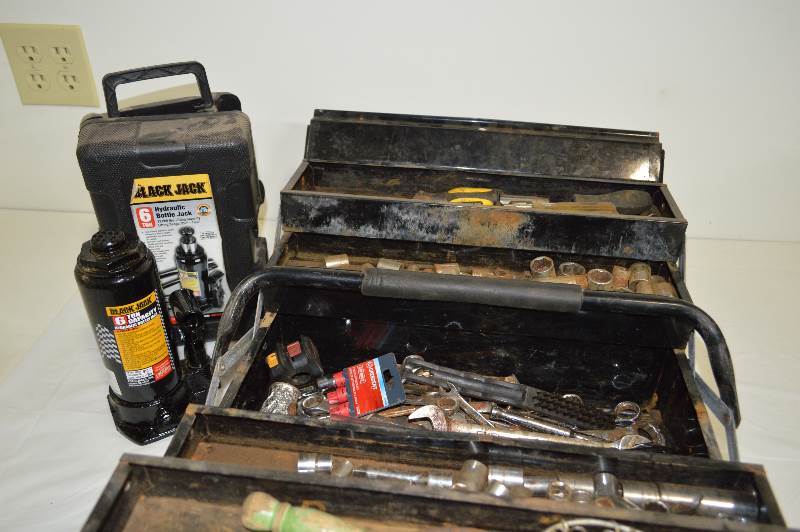 lot 28 image: Bottle jack and tool box