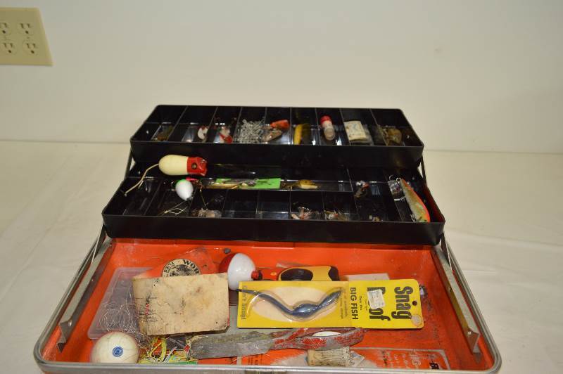 lot 32 image: Fishing tackle box