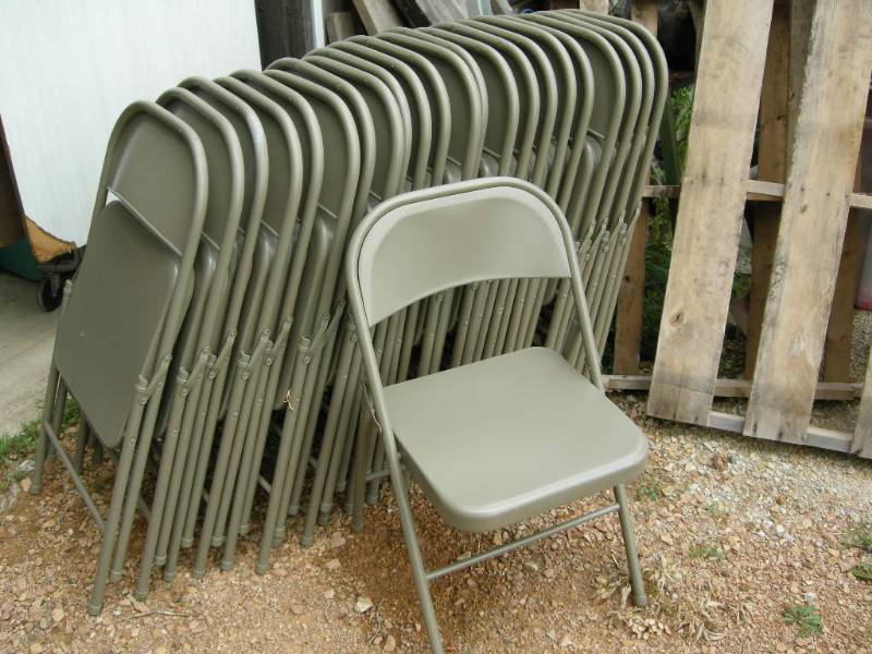lot 25 image: 24 Metal Folding Cosco Chairs