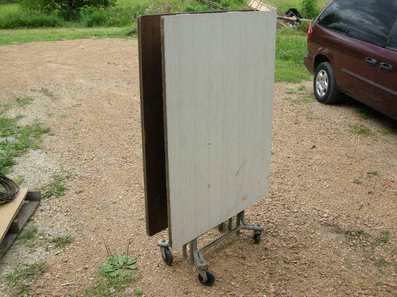 lot 20 image: Folding Lunch-Craft-Job Table