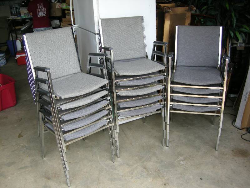 lot 21 image: 14 Stacking Chairs