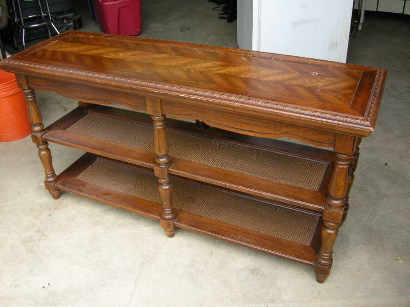 lot 8 image: Wood Table