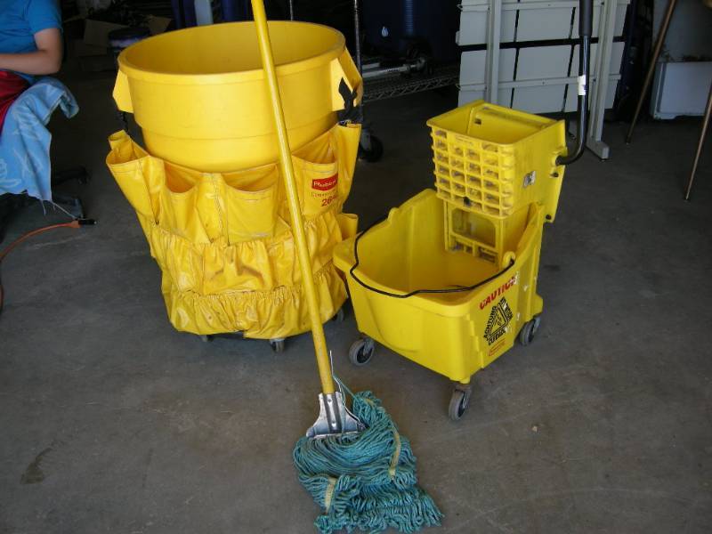 lot 30 image: Mop Bucket and Waste Basket