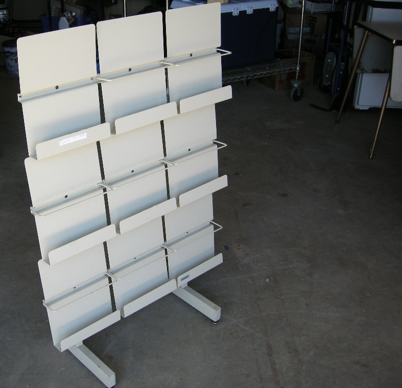 lot 31 image: Metal Media Rack