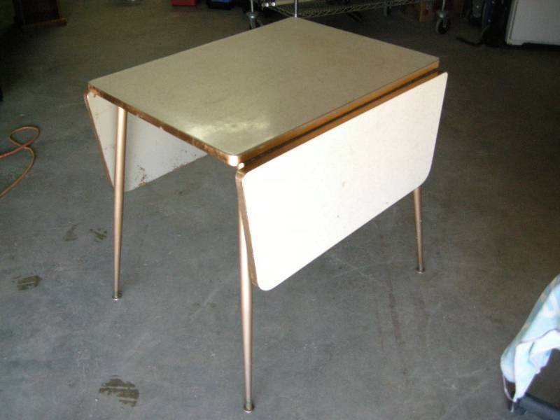 lot 32 image: Vintage Drop Leaf Table