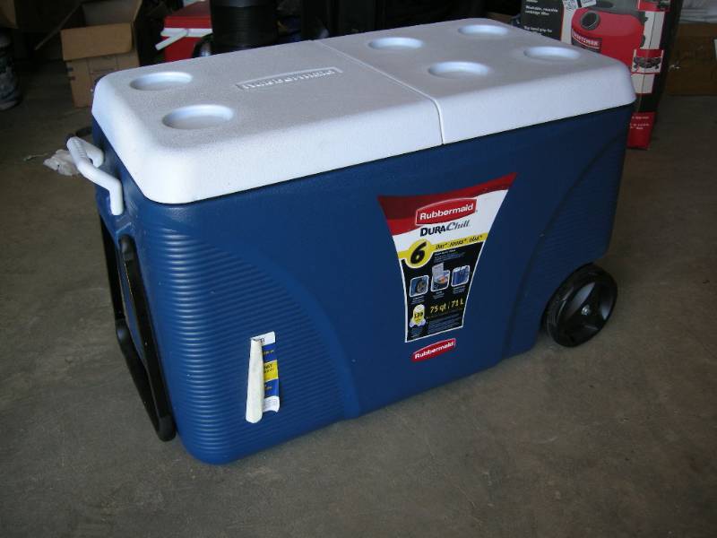 lot 11 image: Rubbermaid 75Qt Cooler