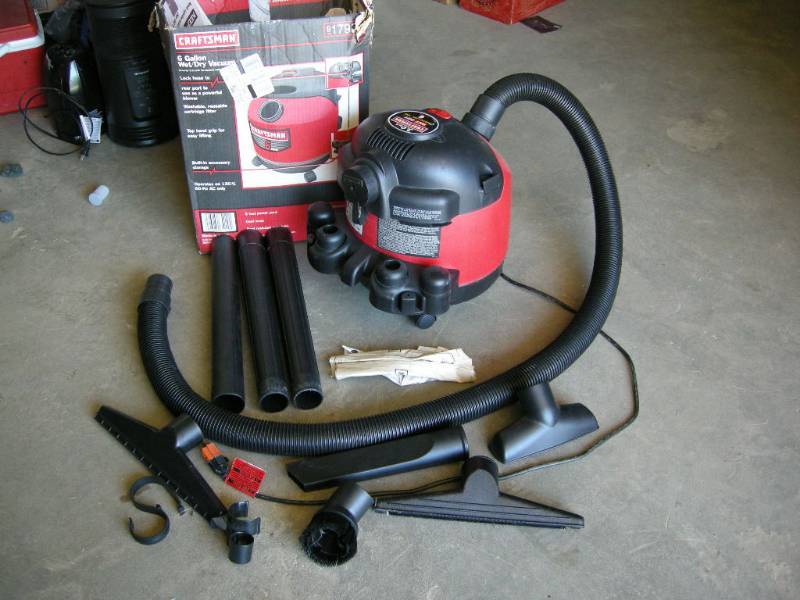 lot 12 image: Craftsman Wet Dry Vac