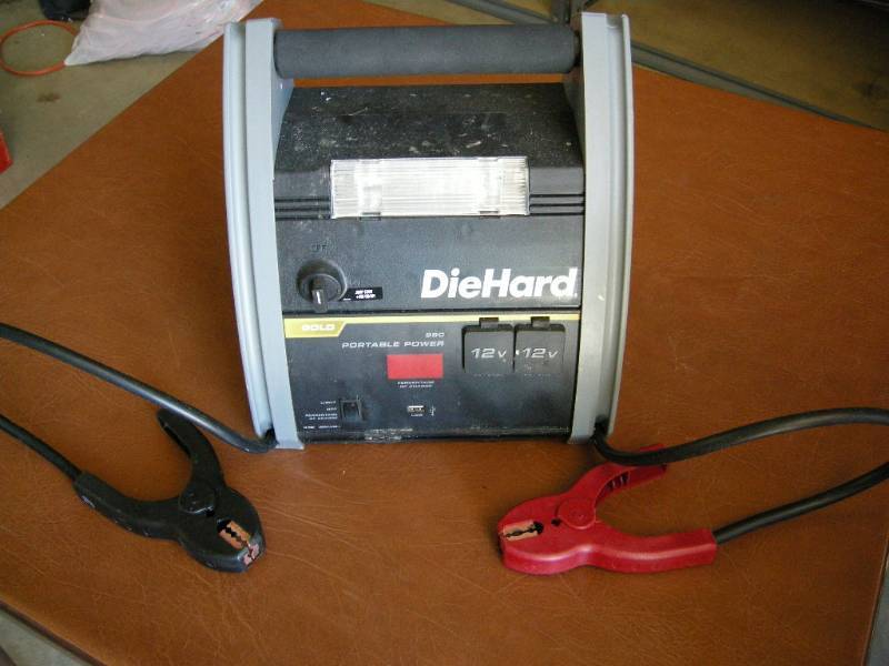 lot 19 image: Die Hard Portable Power Jumper
