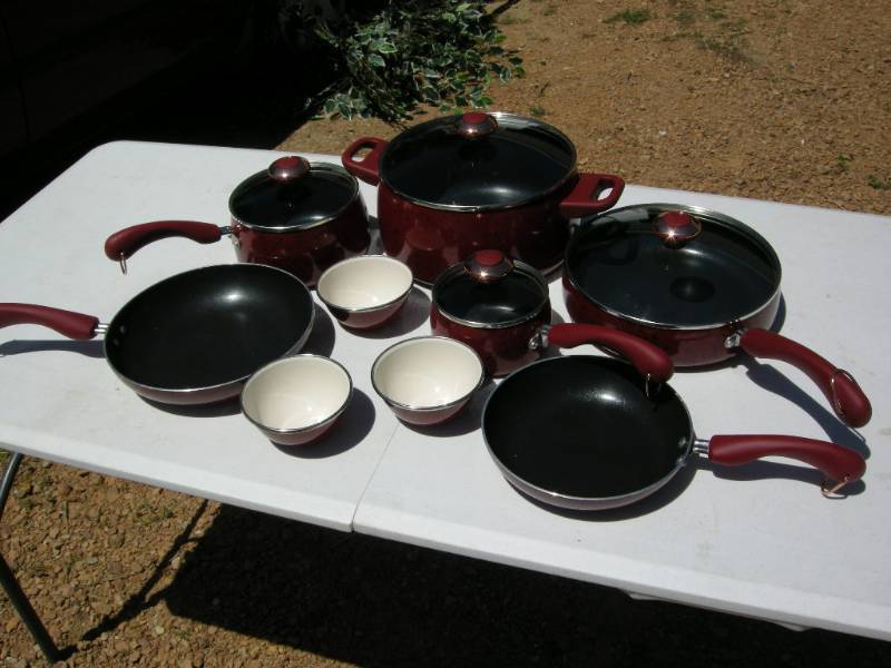 lot 34 image: Paula Deen Gourmet Cookware Set
