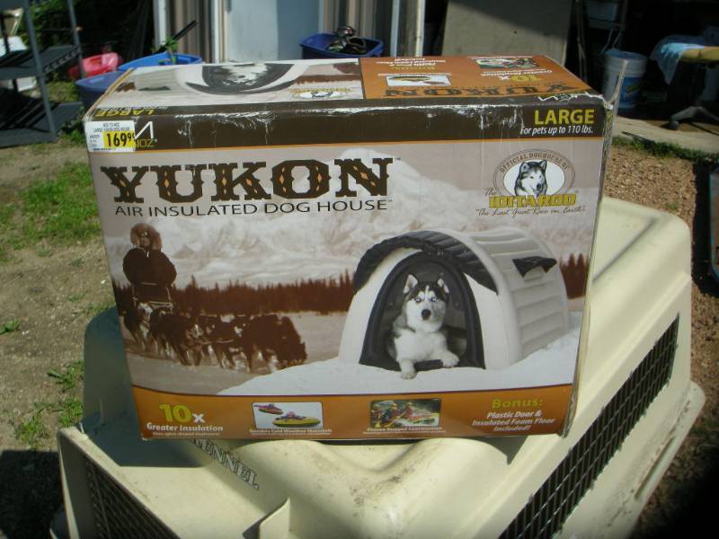 lot 40 image: Yukon Air Insulated Doghouse