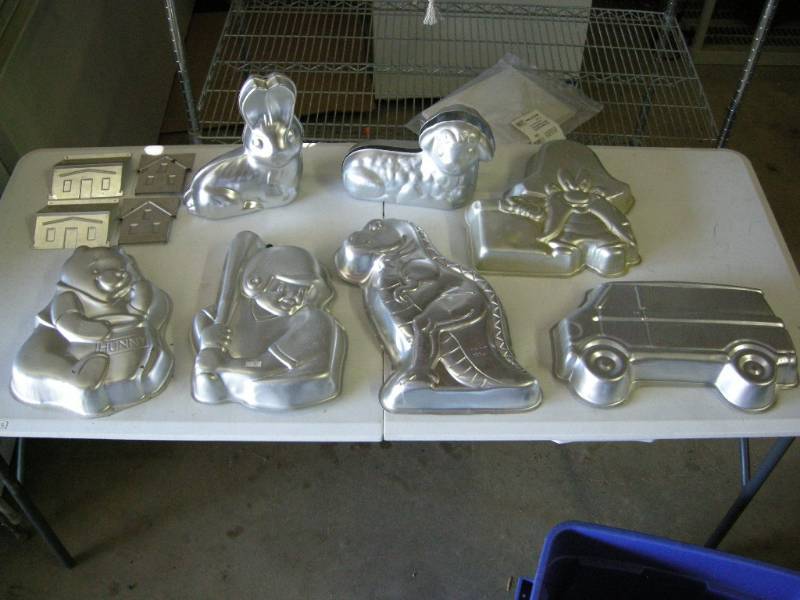 lot 57 image: Vintage Wilton Cake Pans