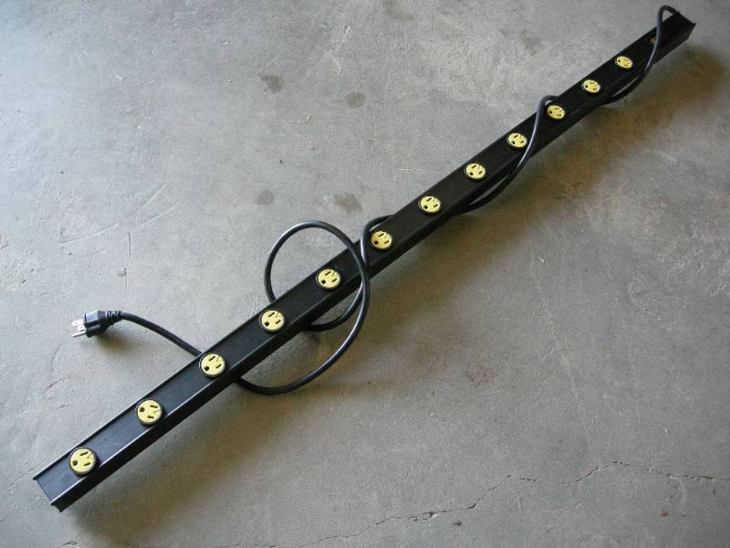 lot 59 image: 12 Port Power Strip