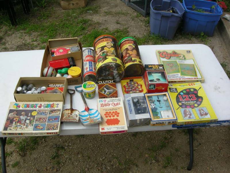 lot 72 image: Vintage Games and Toys