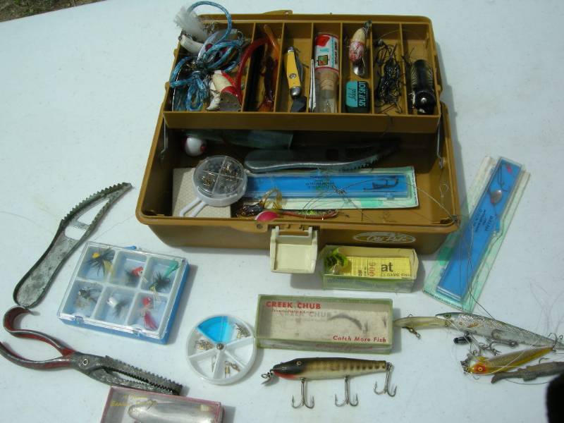 lot 75 image: Vintage Tackle Box Full