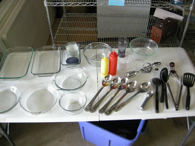 lot 81 image: Kitchenware Lot