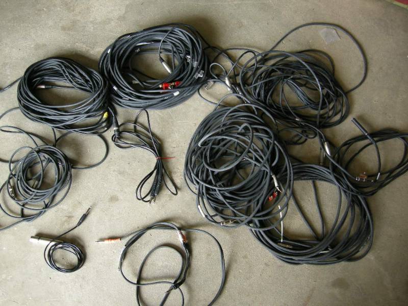 lot 85 image: Sound SystemMicrophone cords