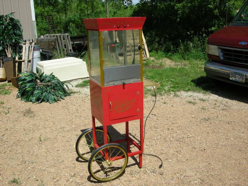 lot 1 image: Nostalgic Popcorn Cart