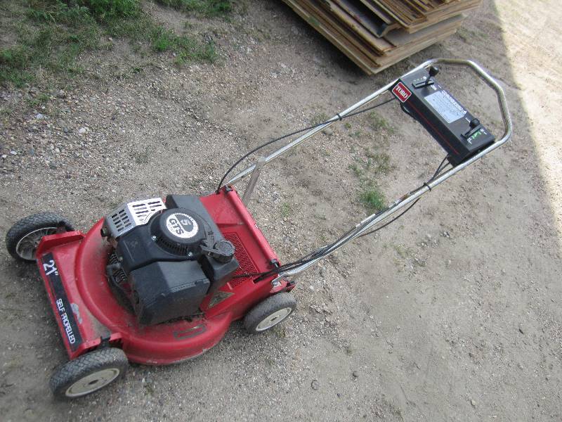 lot 7 image: Toro 21 self propelled push mower,...