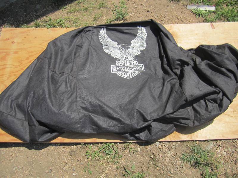 lot 29 image: Harley Davidson motorcycle cover...