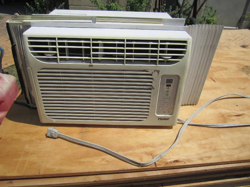 lot 32 image: Haier 6000 BTU window air condition...