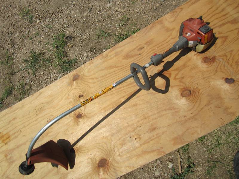 lot 35 image: Husqvarna weed whip...