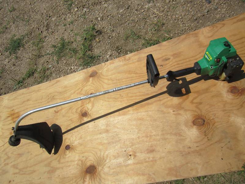 lot 37 image: Weed eater gas powered weed whip...