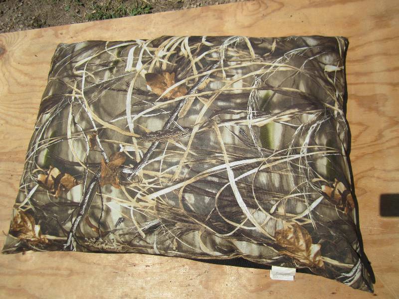 lot 44 image: Cammo dog pillow 23 x 32...
