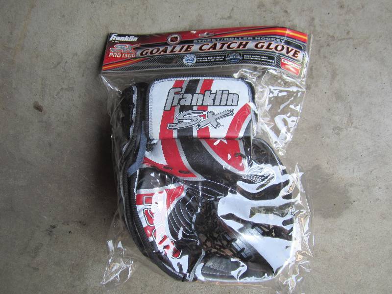 lot 50 image: New Franklin goalie glove...