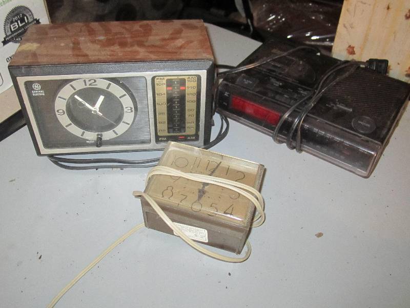 lot 55 image: 3 alarm clocks...