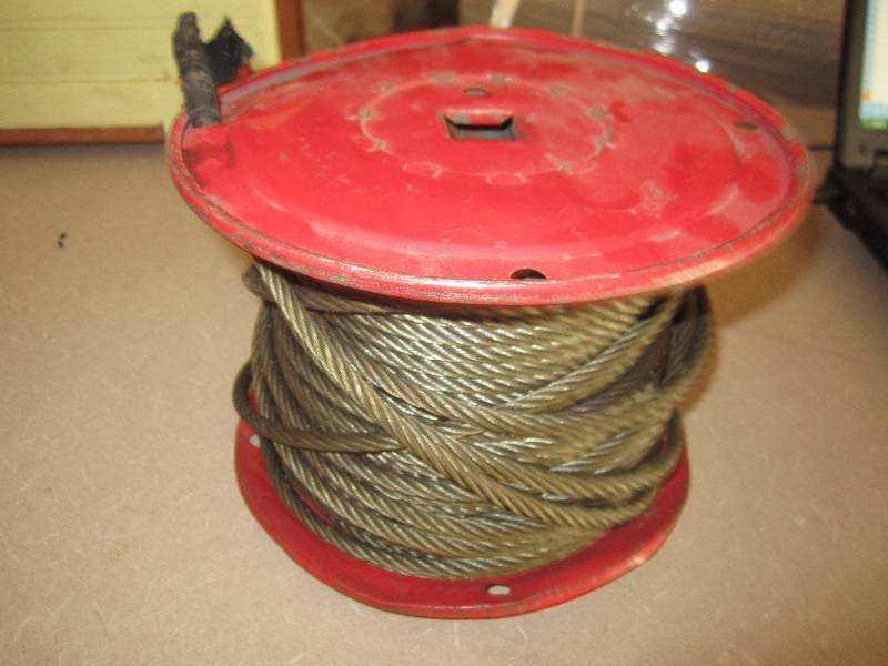 lot 62 image: Roll of metal cable...