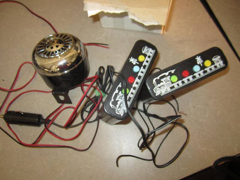 lot 76 image: Vehicle electronics from JC Whitney...