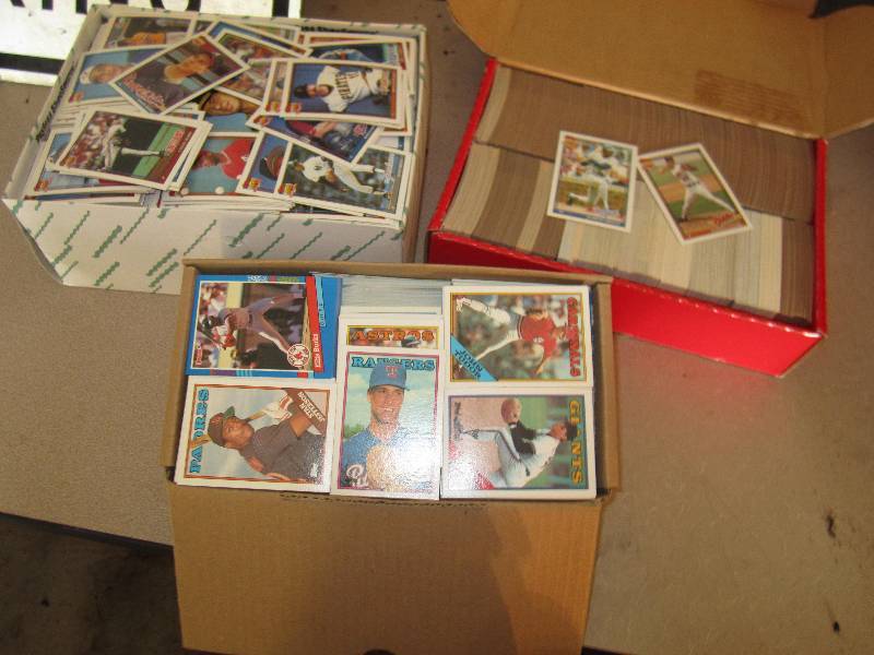 lot 80 image: Approx. 3000 mixed sports cards...